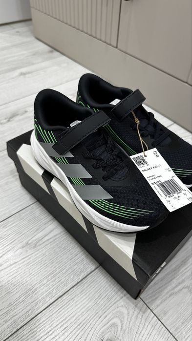 Кроссовки adidas