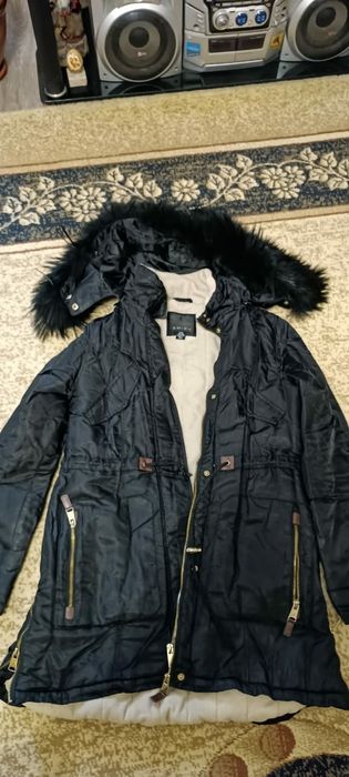 Продам куртки для девочек.