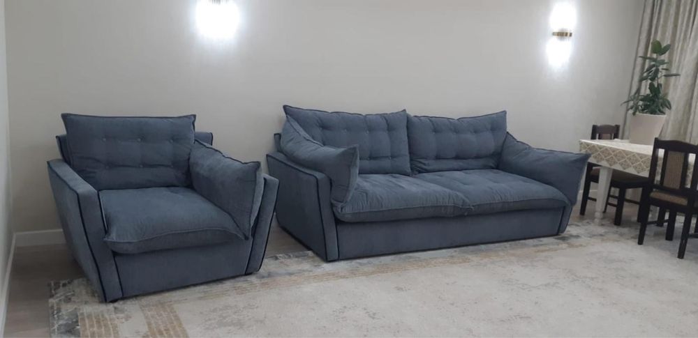 Синий диван с креслом