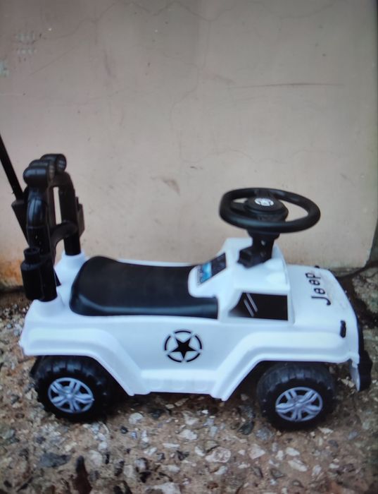 Продам детскую машинку