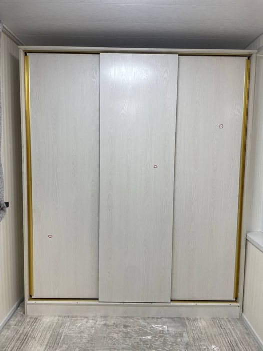 Shkaf sotiladi dastavka ustanovka bepul