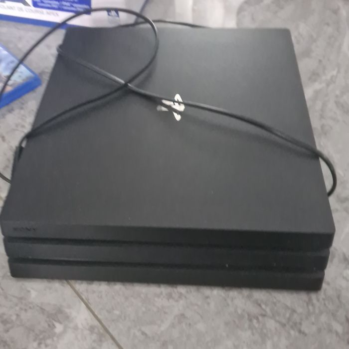 PS 4 cu jocuri și volan
