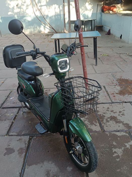 SKUTER Tesla model 8