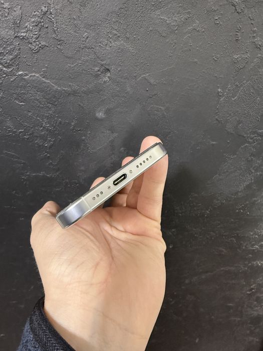 Продам iPhone 16 Pro 512GB