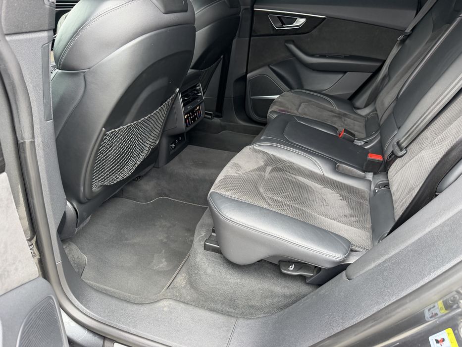 Vand Audi Q8 2021 —Mild hibrid 3.0-164 mii km luata de noua reprezentanta Bacau!