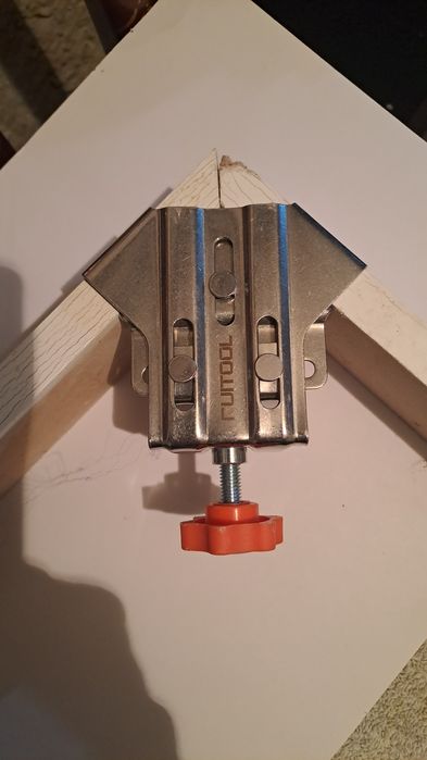 Струбцина сатылады.