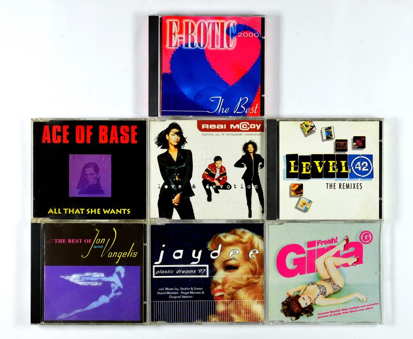 Оригинални CD Музикални дискове (Compact Disc)
