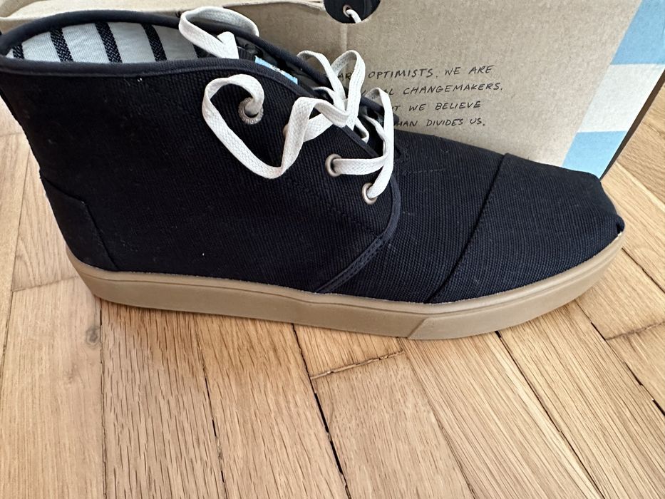 Чисто нови Боти TOMS