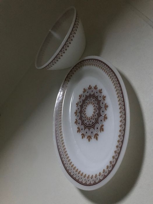 Platou tort. Tava prajituri. Platou portelan. Castron supa / salata.