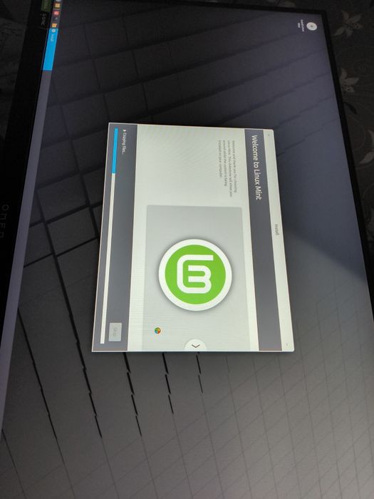 Vând unitate PC Gaming 4GB RAM DDR4 MVMe