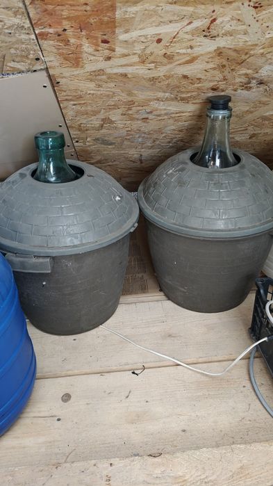 Vand damigene 50l+25l, din sticla cu cosuri
