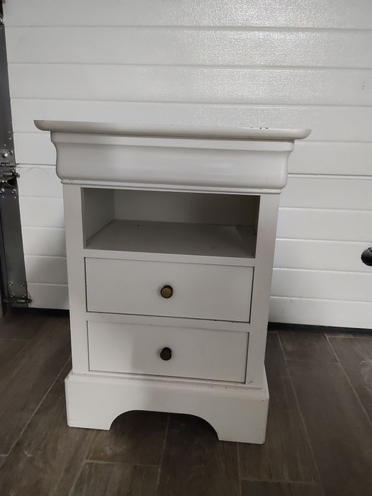 Noptiera 1 buc 200 lei