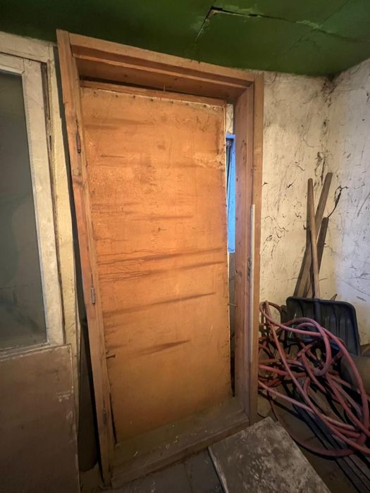 Дверь деревянная с коробкой