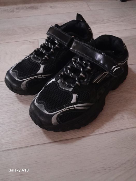 Детские кроссовки