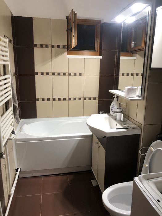 Inchiriez apartament o cameră