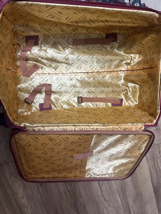 Продам дорожный чемодан