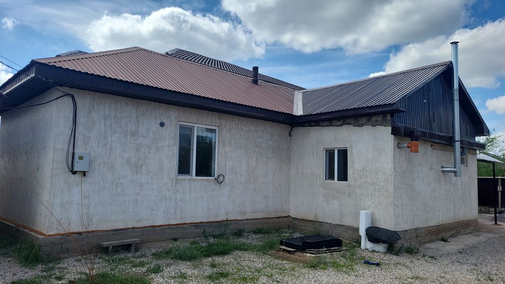 Частный дом на кирпичном