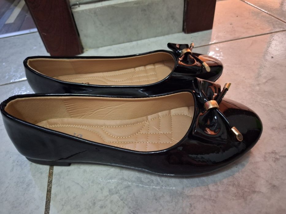 Черни лачени пантофки