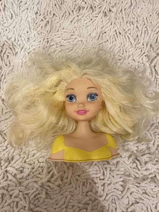 Кукла -голова доя причесок . В отличном состоянии