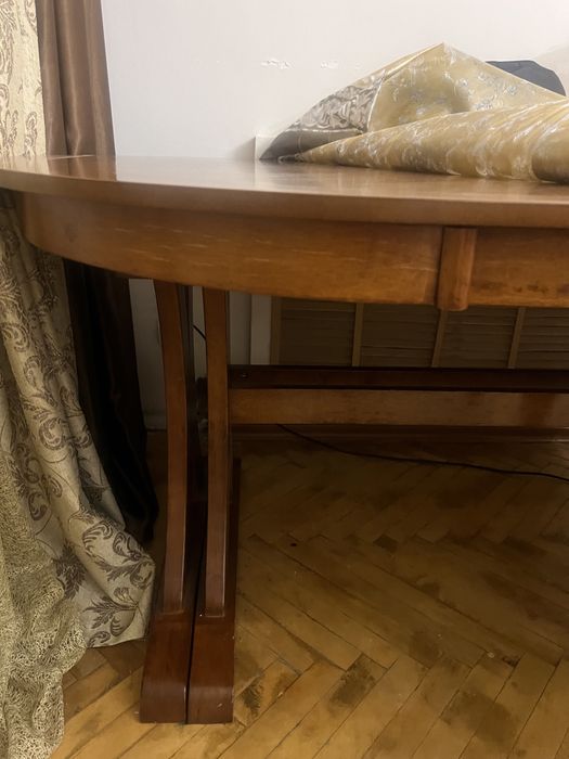 Стол со стульями