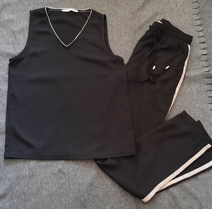 Брючный костюм , фирма Selfie, размер s