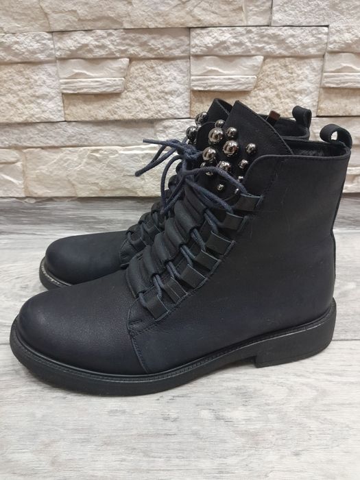 Продам Женские Ботинки