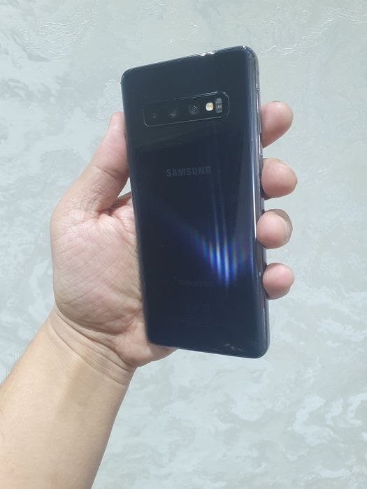 Samsung s 10 8ga 128gb Состаяанаси зор  ишлаши зор