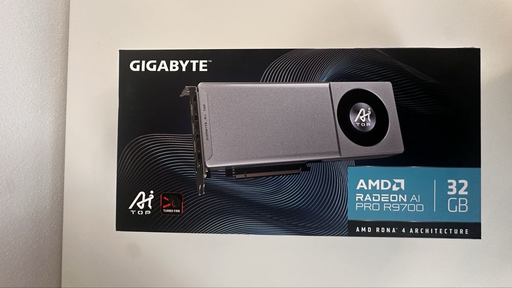 GIGABYTE AMD Radeon R9700 Pro AI 32 gb