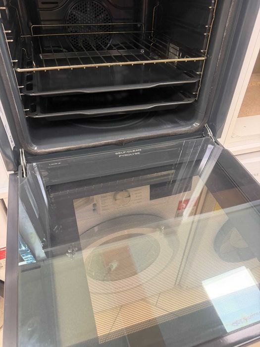 Многофункционална фурна SMEG "Linea" с пиролитичен отвор и плавно затваряне на вратата, черна, енергиен клас A+