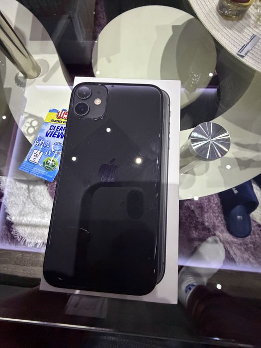 Продавам Iphone 11