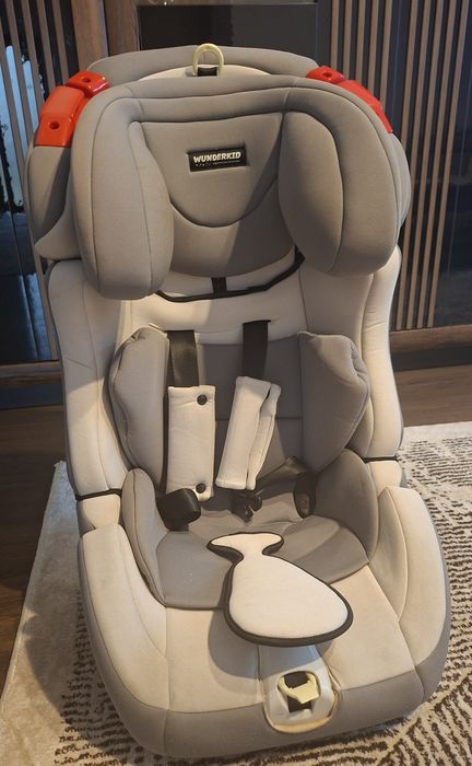 Scaun auto cu ISOFIX