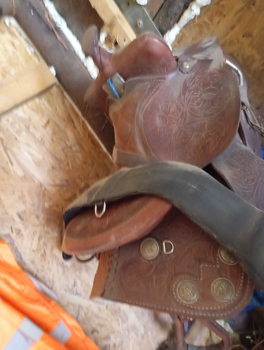 Saua de vânzare de călărie in stare foarte buna