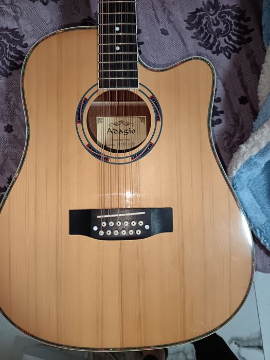 12-струнная гитара Adagio