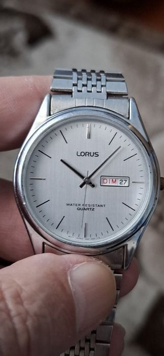LORUS JAPAN .Ceas de mînă bărbătesc cu baterie și bŕățară metalică.