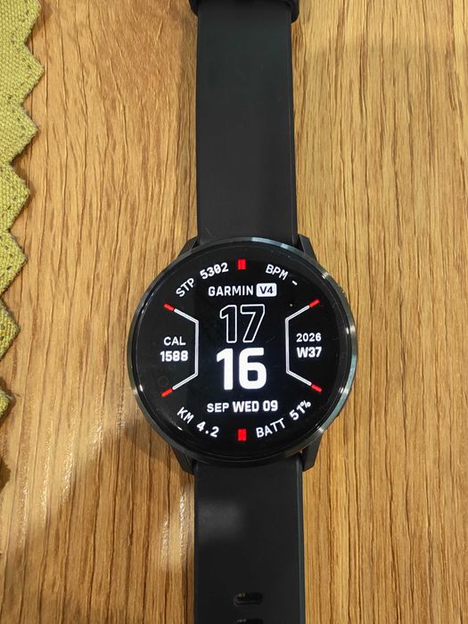 Продавам смарт часовник Garmin Venu 4