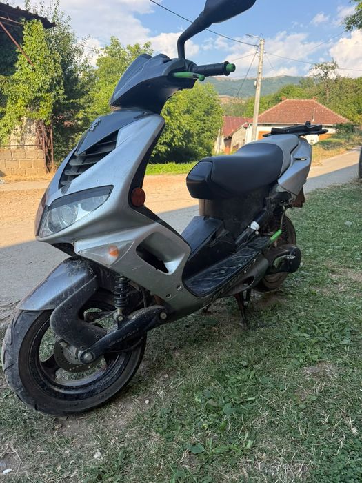 Pegeot Speedfight 2 2t vand are o problema prinde aer fals la toba trebuie poxipol