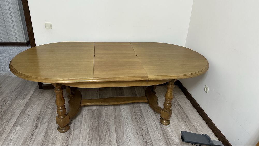 Стол и 10 стульев