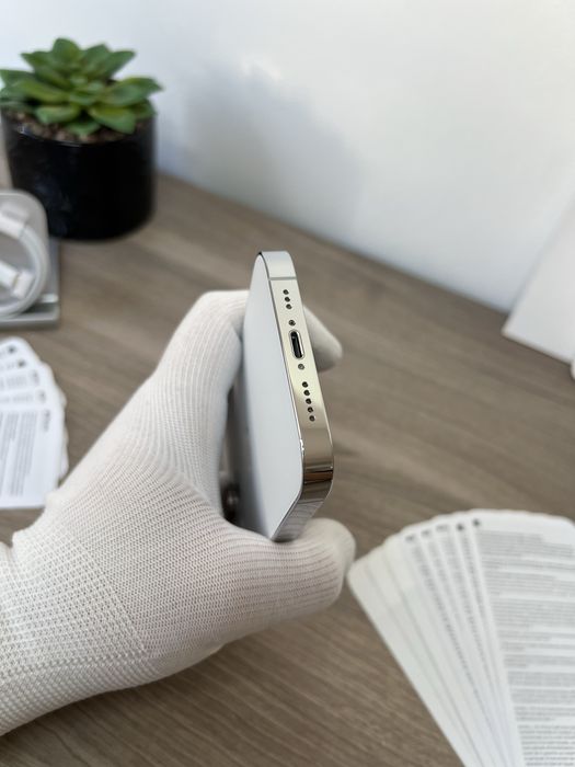 iPhone 14 Pro, на части - корпус, дисплей, батерия, камера и др.