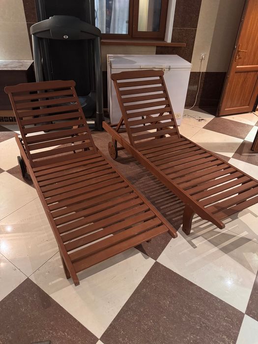 Лежаки для бассейна