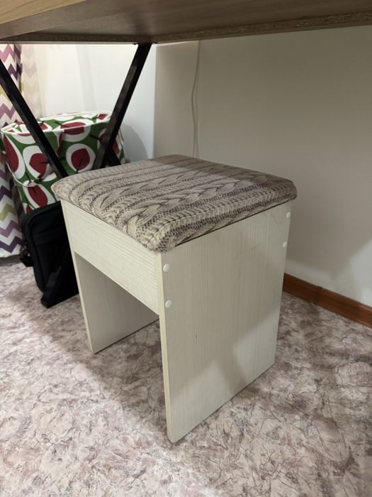 Продам стул для туалетного столика