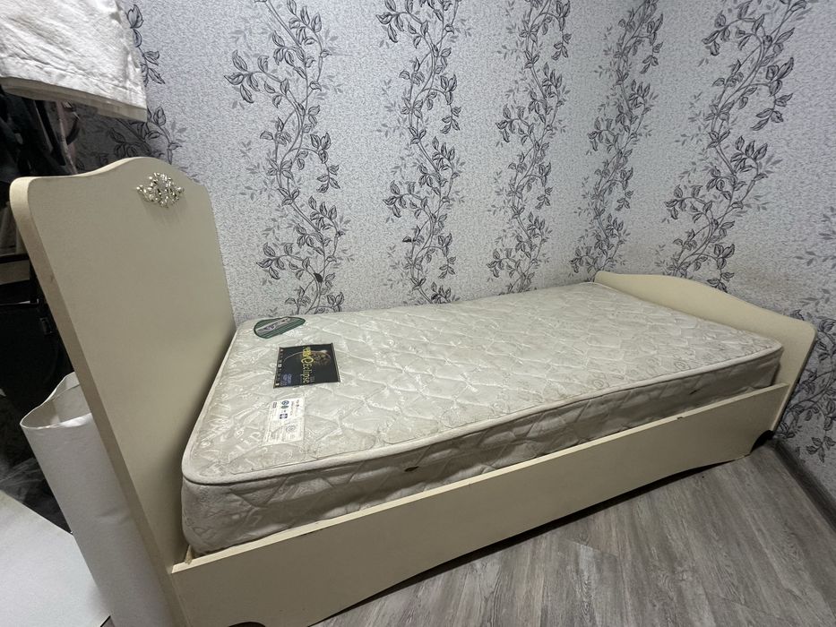 Krovat, divan srochno