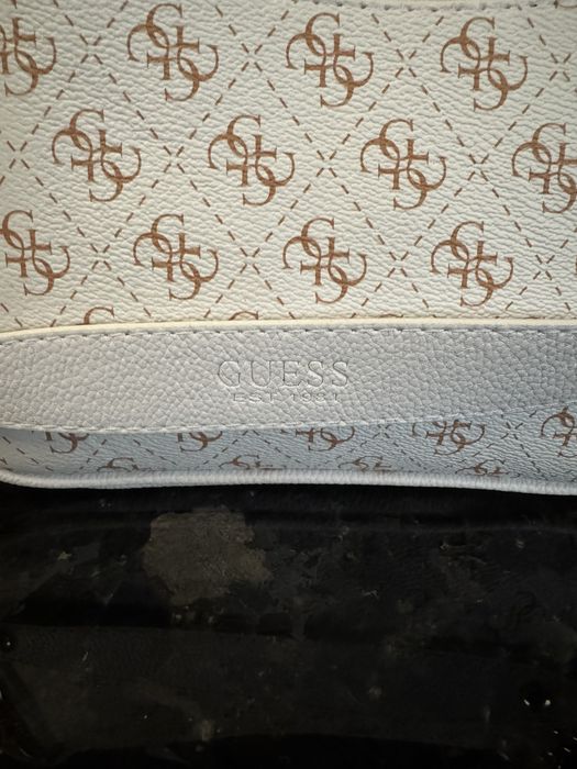 Geanta guess alba