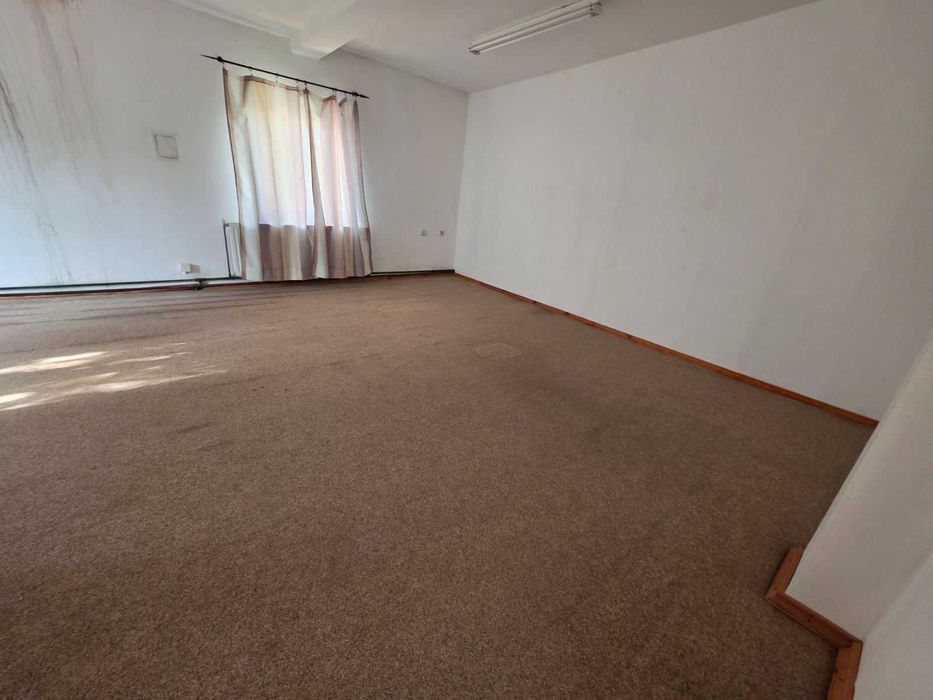 Дава се под наем Магазин в Казанлък - 390 кв.м за 800 € - Снимка #6
