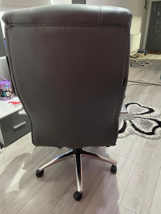 Scaun directorial ca nou ! De birou