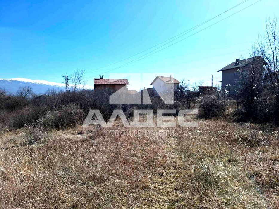 Продава се УПИ в с. Кралев дол!