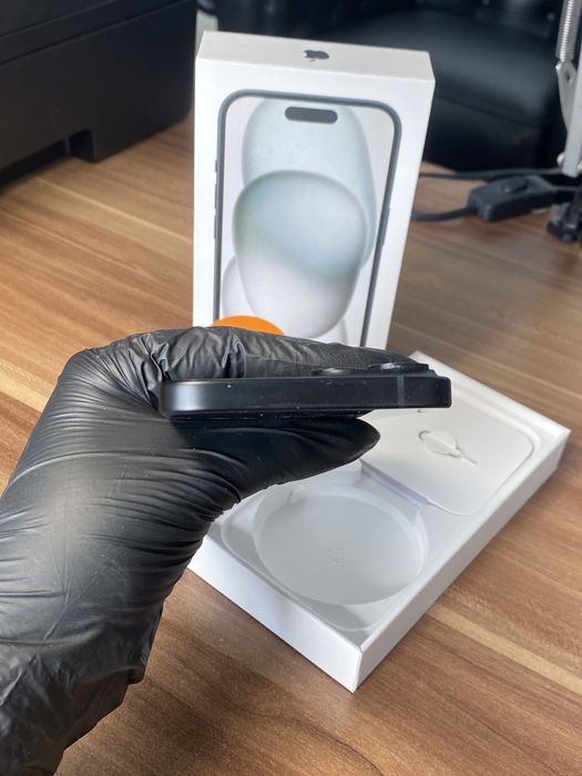 iPhone 15• 128 GB • Black