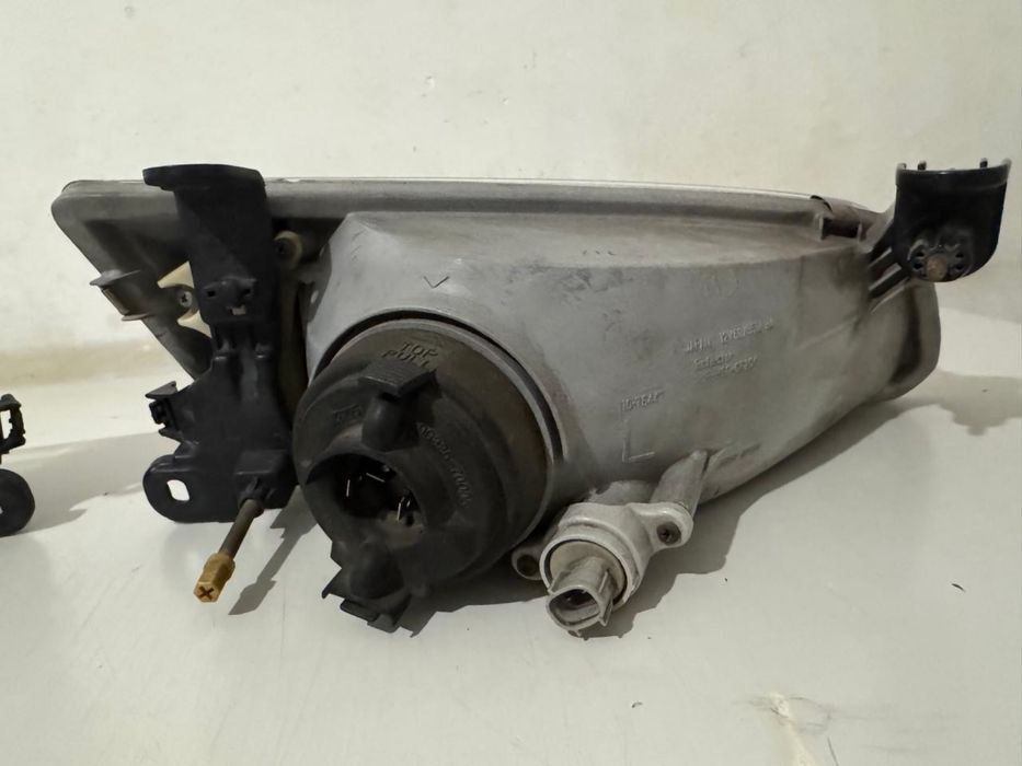 Тойота Камри 20 фара