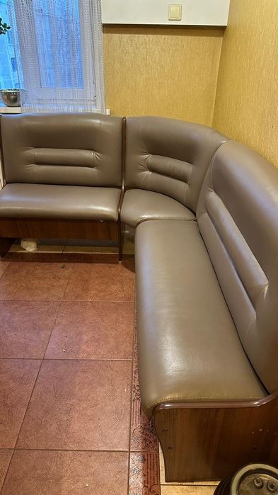 Продам кухонный угловой диван