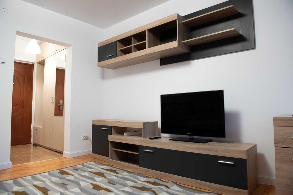 Închiriez garsonieră Craiovei cu loc de parcare