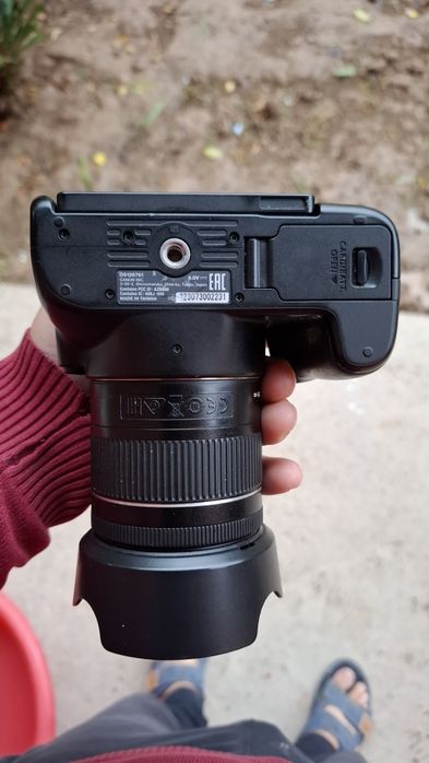 Canon 250D sotiladi